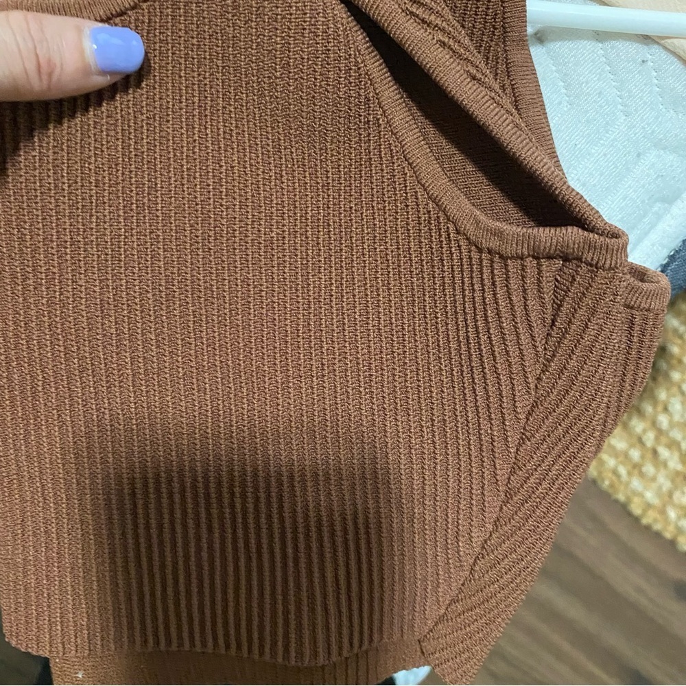 Aritzia | Babaton Sculpt Knit Squareneck Cropped Tank. Large Brown. - Picture 8 of 9